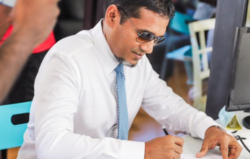 Democrats ge riyaasee primary gai vaadhakuravvan Ilyas Labeeb form hushahalhuvvaifi