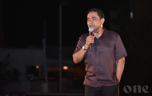 Dhe aharu fahun Raees Yameen enburi siyaasee harakaathah, Hukuru dhuvahuge rey siyaasee podium ah