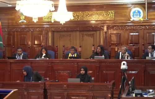 Gondi gehlley mahssala balaanee Supreme Court ge full bench in, riyaasathugai Uthama fandiyaaru