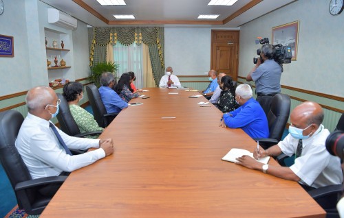 Dhaulathah hidhumaiy kuri inaamah kurimathilee meehun ginave dhe munaasabathehgai inaamu dhinumah Raees ninmavaifi