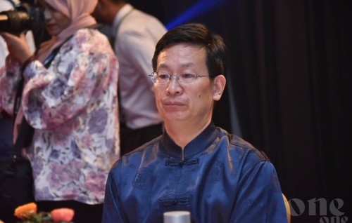 China safeeruge rahdheh Nasheed ah: China ge kunfunithkah raahjjeyge 12 rasheh kuyyah dheefaeh nuvey