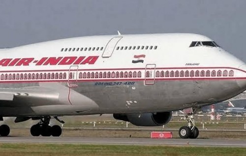 Runway mathin tyre ge baithakeh fenumaaeku Air India  flight eh anburaa jahssaifi