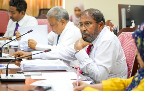 Bank thakaai maalee idhaaraathakah siyaasee meehun laagothah hedhi massala nubalan ninmumun bahdhaluvun hoonu vejje