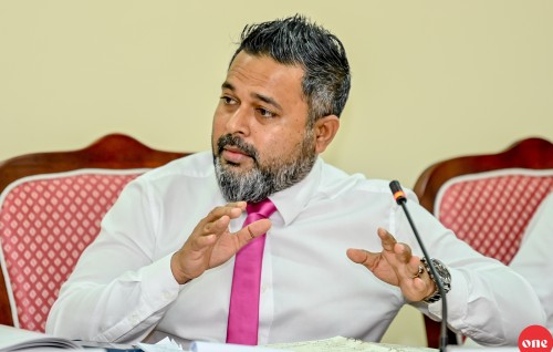 Shiyam aai Ghassan ves hunnevee Raees Muizzu aa eku, beynunvanee sarukaaru dhamahattan