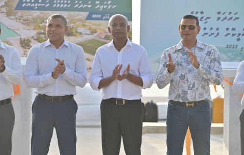 Kuriah oiy dhe dhuvahuge thereygai Raees ge candidacy form hushahalhuvvanee, running mate eh adhi nunimavaa!