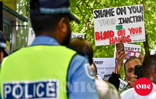 ONE Photo: Israel passport manaakurumah govaalai majilis kurimathee ihuthijaaju