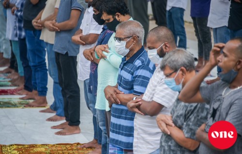 Mudhalu zakaathah ihumaaluvumakee dhuniye aai aahirathugai thibaage halaaku kamugai vedhaane: Khuthubaa