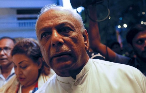 Adhuge dhuniye: Sri Lanka ge au boduvazeeru Gunawardena akee kaaku?