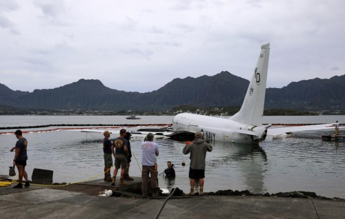 Hawaii ge faruge sarahahdhah vettunu navy flight negumah 1.5 Million  dollar heydhavaane : America