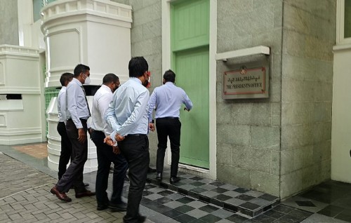 Majilis gai ihuthijaaju kurehvvumahffahu Idhikolhu majilis menbarun raees ofeehah