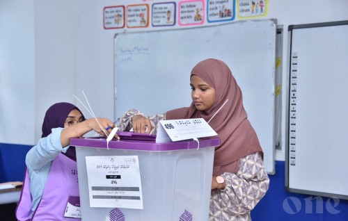 140,900 people cast their vote, 46% remains