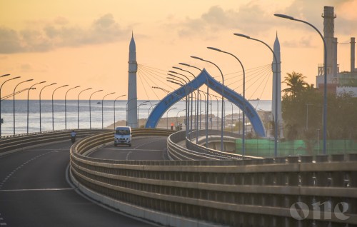 Sinamale' bridge ge baeh lane thah bandhu kuranee