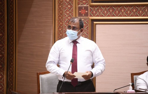 Minister Mausoom maadhamaa majlis ah haaziru kuranee