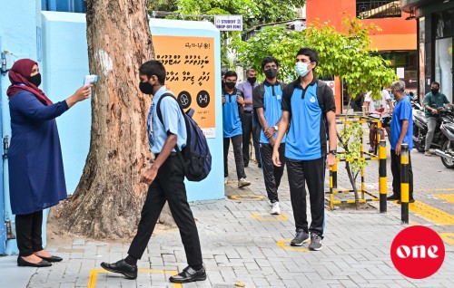 Male' school thakuge LKG in feshigen grade 8 ge kiyevun onlinekoh kuriyah gendhan ninmaifi