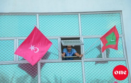Insaafu hoadhan nukui muzaaharaa gai Raees Yaameen ge haahsa fenilumeh