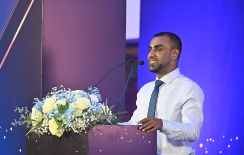 Tourism Minister Faisal dhevvi thagureeraa eku eynaage fenvaraa medhu suvaalu ufahddhanee