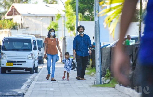Sarukaarah 2 aharu: Vihey dharifulhaa eku ufaa kurumah maimeehaa ah 6 mass, bahppa ah 1 mass