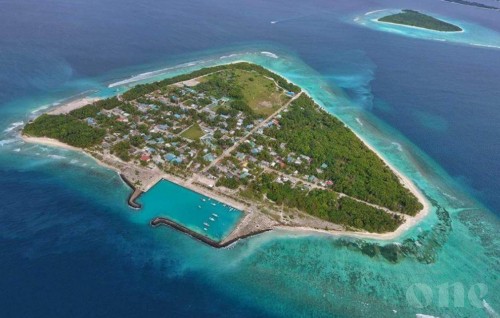 Four locals arrested for stealing a boat in Ungoofaaru and taking it to Maakurathu