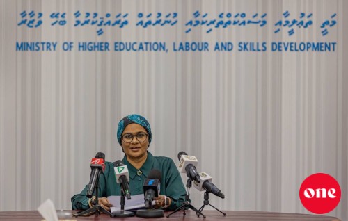 One Photo: Student loan ah sharuthu hamavi dharivarun iulaan kurun