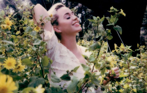 Katy Perry announces first single 'Daisies' from upcoming album
