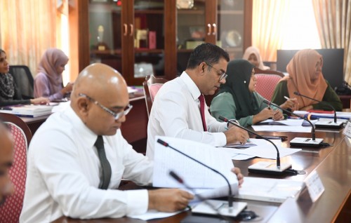 Budget committee ge mifaharuge mugarrirakah ves Naashiz, aasarukaarah hiyaalu hushahelheygoth vanee hadhaifai