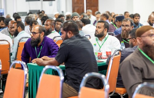 Jeans aai Tshirt laigen imaamuve namaadhu nukurevey gothah usoolu hadhaifi
