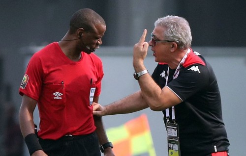 Vaguthu hama nuvanees referee match huttaalaifi, mivee kihineh?