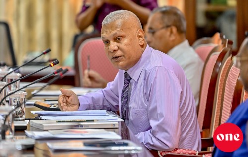 Shareef Majlis riyaasathugai isheennevee, gavaaidhaai aadhakaadha thakaaves hilaafah: Nasheed