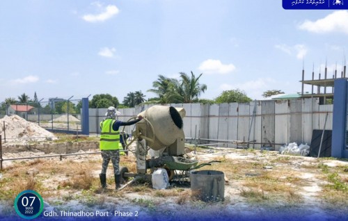 Thinadhoo regional port ge update: Guard house imaaraathuge foundation footing ge concrete masahkaiythah ninmaalaifi