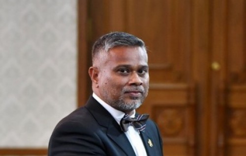 Alhugandakee inzaaruthakah lebeyne meeheh noon, goiy ninmaairu meehehge moonakah nubalaanan: Abbas