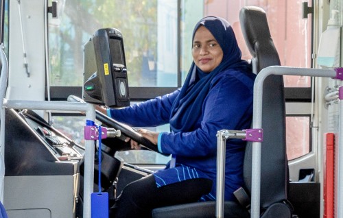 Raajjeyge furathama Anhen Bus Driver, 
