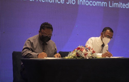 Sarukaarun Raahjjeygai alhaa furathama submarine cable ge masahkkai Ambani ge Reliance Jio aa havaalukohffi