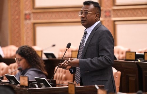 Jehi jehigen 3 dhuvahu Majlis ah nais certificate nugenna membarun vaki kuran hushahalhaanan: Jaabiru