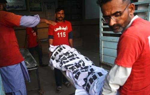 Pakistan gai bus eh accident ve 17 meehun maruvejje