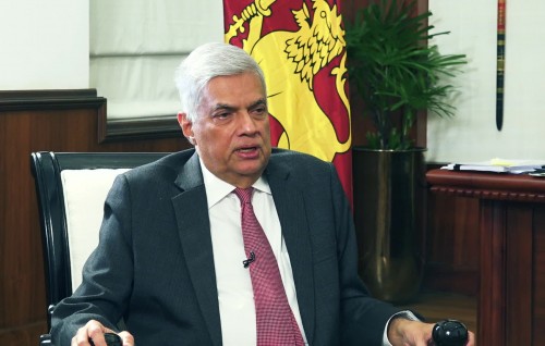 Lanka ge minister inn ahareh vandhen musaara nunangavaane
