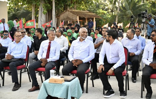 Hospital thakaai health centre thakah dhuniyeyge enme fenvaru rangalhu brand thakuge aalaaiythah gennanee