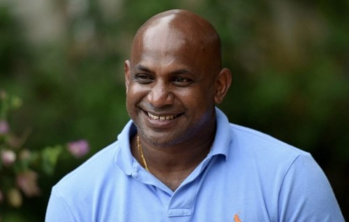 Sri Lanka cricket team ge coach kan rasmeekoh koh Jayasuriya aa havaalu koffi