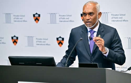 Princeton University gai Raees thagureereh, dhekkevee Raajjeyge tharageege ge kaamiyaabee ge vaahakafulhu!