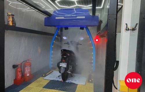Hawks ge zamaanee fuel shed hulhuvaifi, Self service ge ithurun car aai cycle ves dhoveveyne