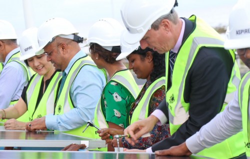 Aharaku 20 million salaamaiy kuran Hulhule-Hulhumale' highway gai solar panel haru kuran fashaifi