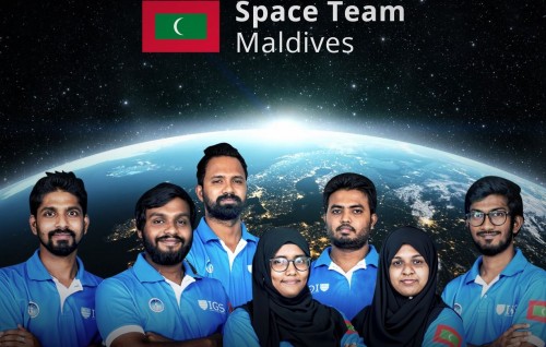 Raajjey ge furathama Space mission ge team ekulavaalaifi