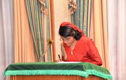 Minister calls to open up the opportunity of Maldivian Literary talents to go international