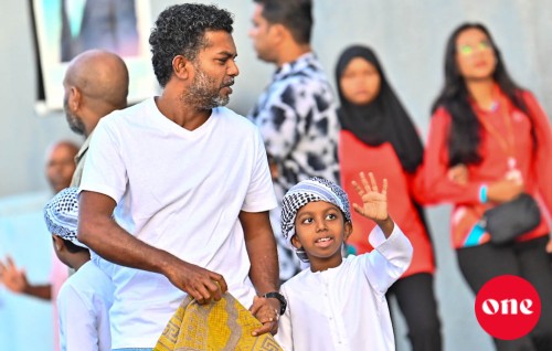 One photo: Bodu jamaa'athugai Eid namaadhu kurun