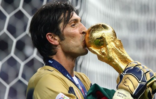 Italy Berlin ge Olympic stadium ah: Buffon ah World Cup thasheege handhaan thah