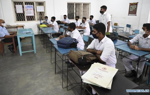 Covid ge case thah ithuruvaan feshumaaeku Lanka ge school thah bandhu kohffi