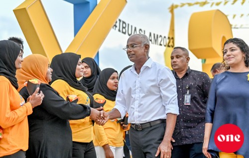 Alhugandu ge aailaa ge evves meehakah vazeefaa dheefaeh nuvaane, kuriah oiy thanugai ves nudheynan: Raees