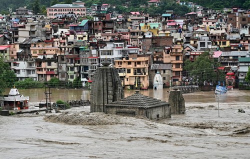 India ge Sikkim gai fenboduve 10 maru, gehllunu meehunge adhadhu 100 aa gaathah