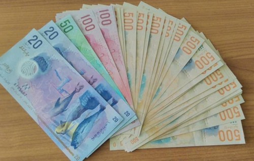 Aanmunge meehaku magumathin hovi 10,000 Rufiyaa fuluhunnaa havaalu kohffi, verifaraai hoadhanee