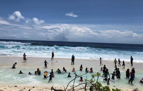Fuvahmulaku dhareenneyve. Fuvahmulah dhaskuraasheve. Bihssaaveleege vahtharuthakaai ufedhey goiy
