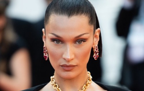 Super model Bella Hadid, burugaa ge dhifaaugai